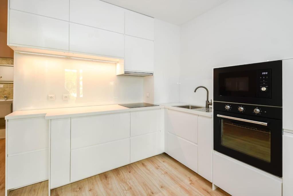 New Modern Apartment In City Center Bratislava Esterno foto