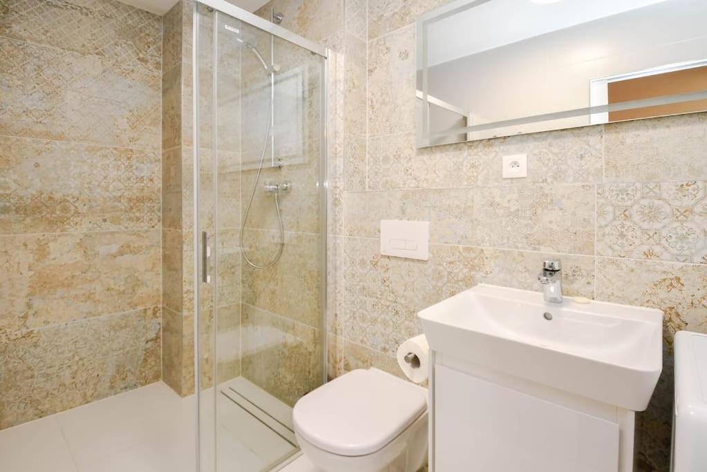 New Modern Apartment In City Center Bratislava Esterno foto