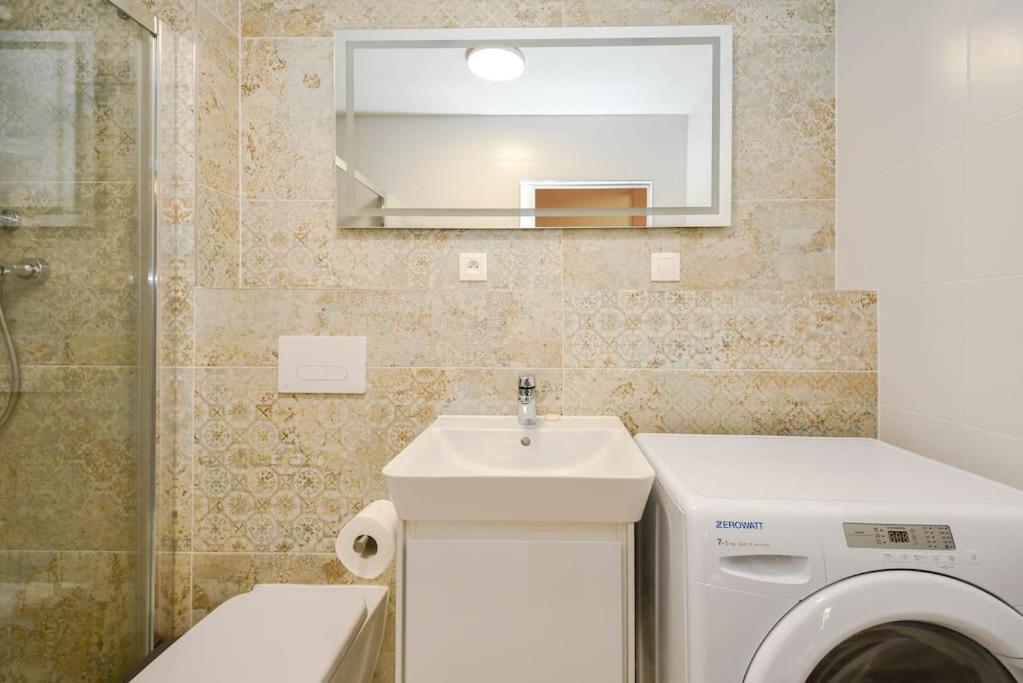 New Modern Apartment In City Center Bratislava Esterno foto